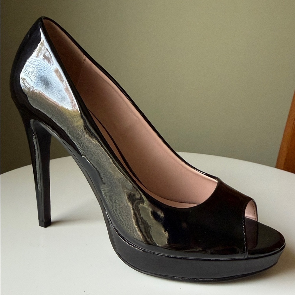 Chinese Laundry Peep-Toe Stilettos Faux Patent size 8.5 Flaw